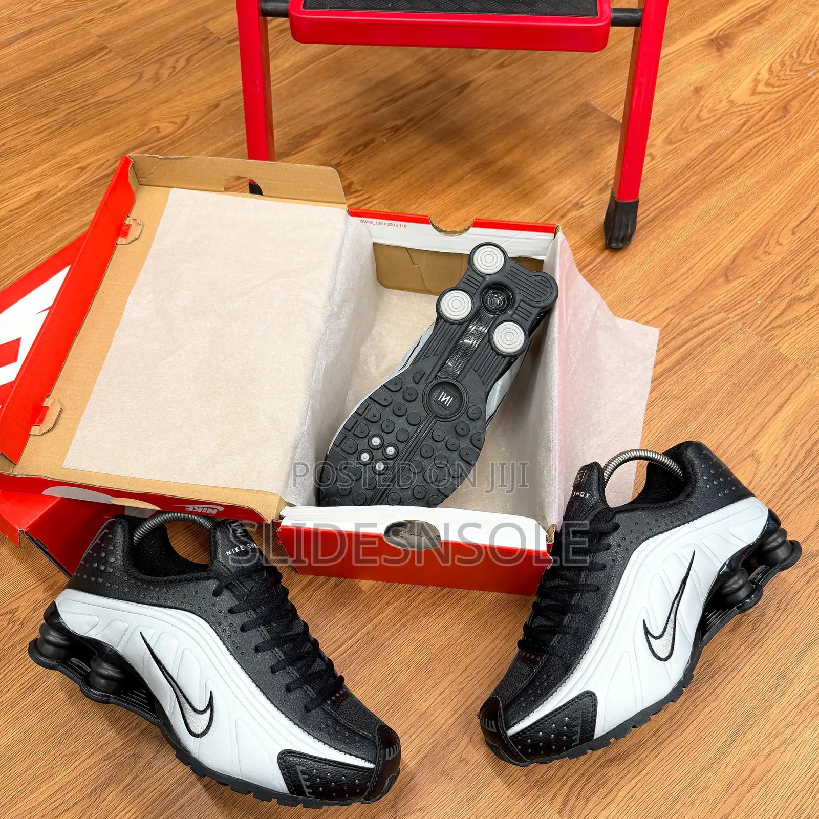 Nike Shox R4 “Triple Black