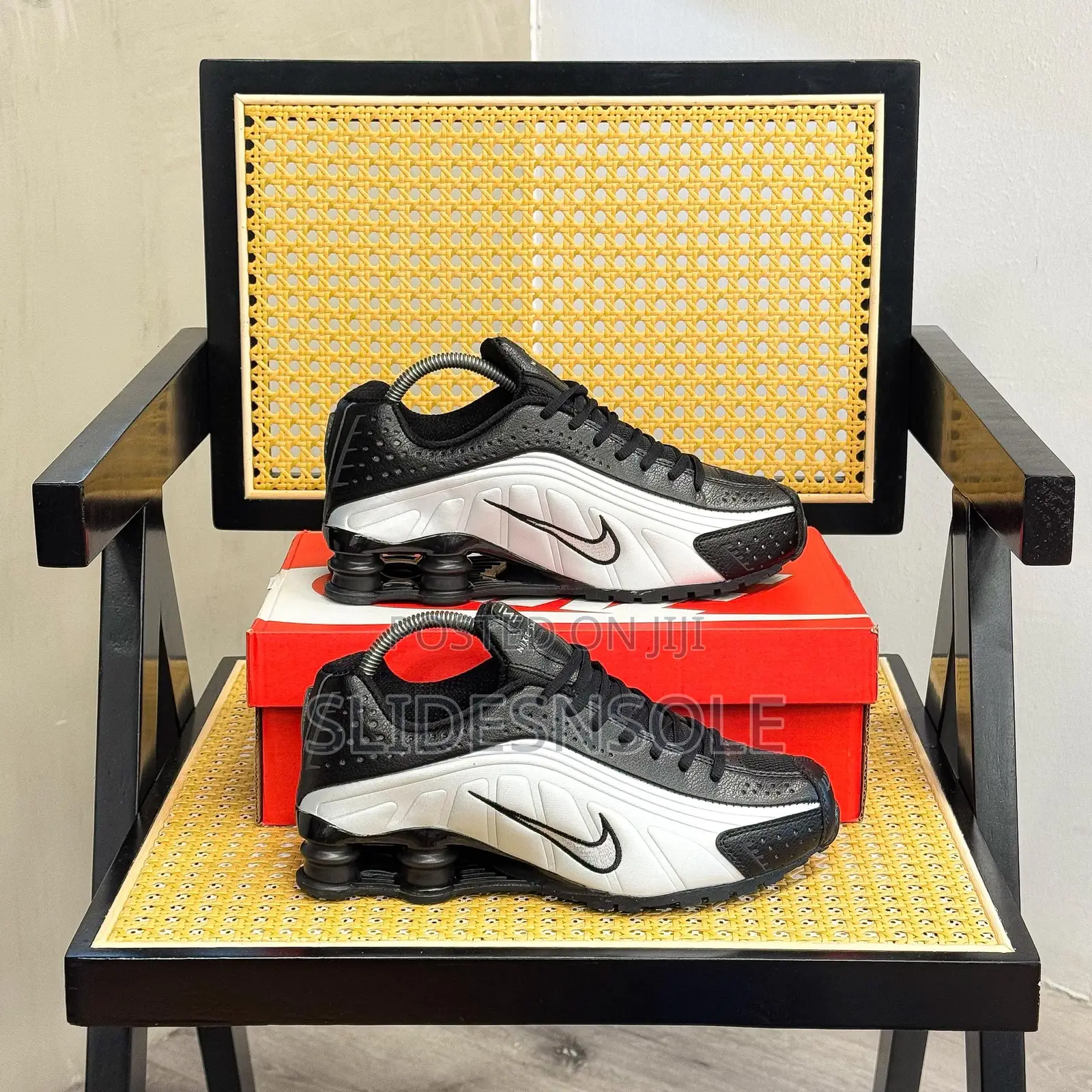 Nike Shox R4 “Triple Black