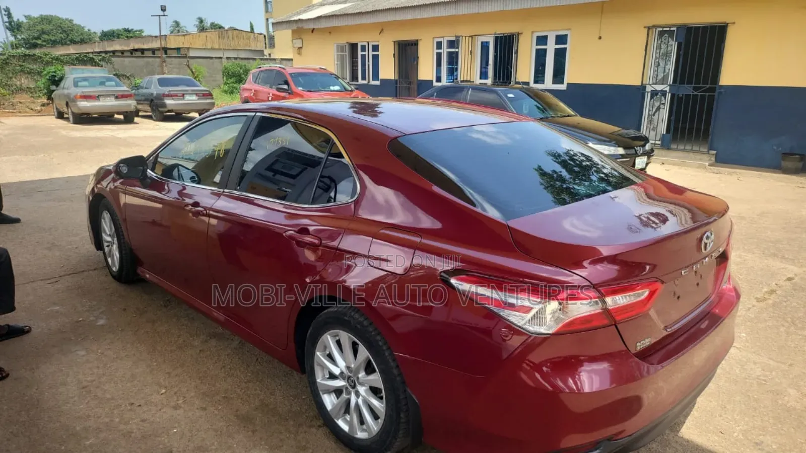 Toyota Camry LE FWD (2.5L 4cyl 8AM) 2018 Red