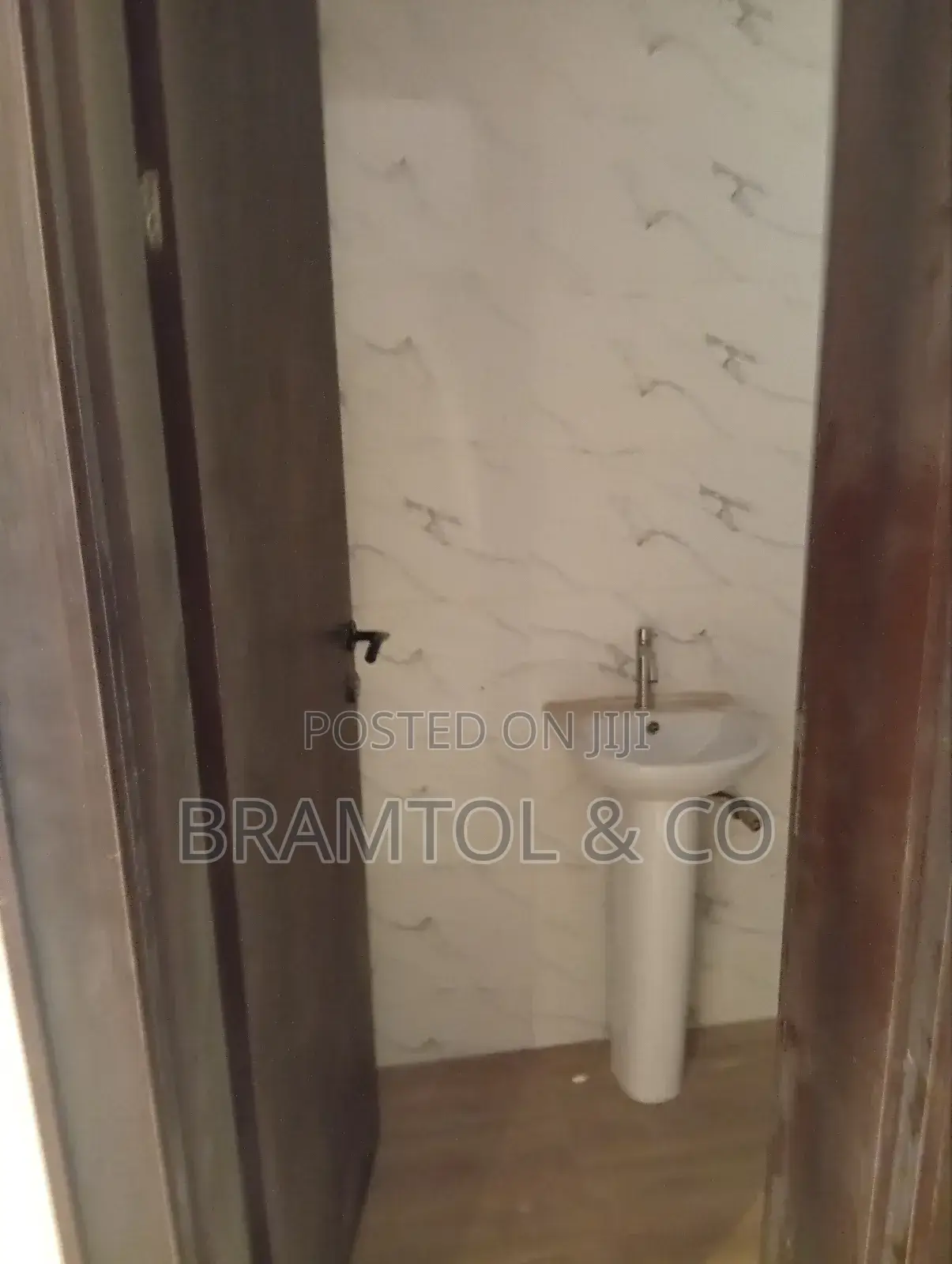 4bdrm Townhouse / Terrace in Dakwo District for rent