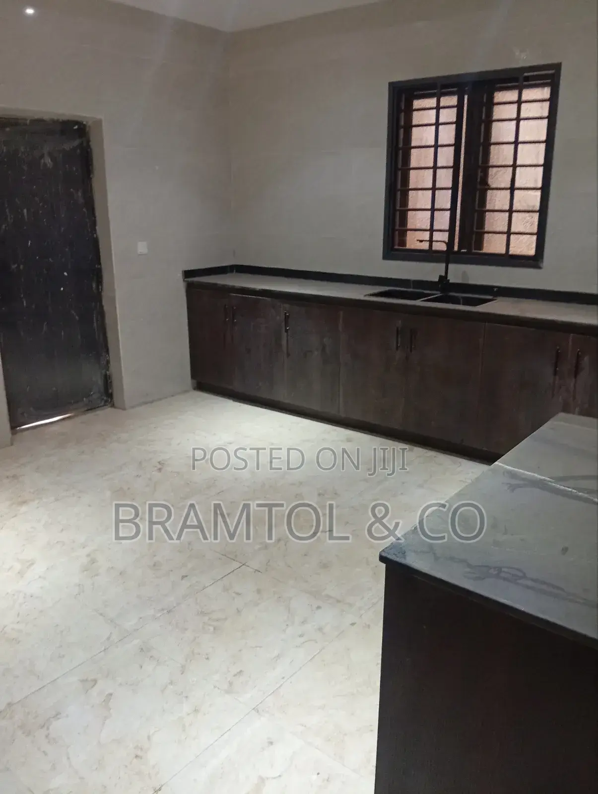 4bdrm Townhouse / Terrace in Dakwo District for rent