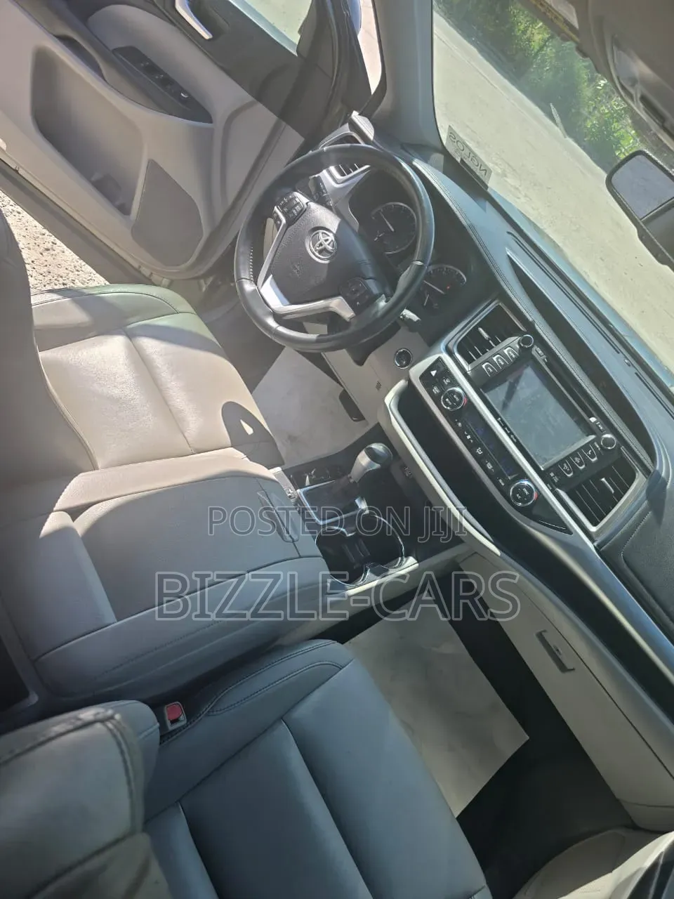 Toyota Highlander XLE 4x4 V6 (3.5L 6cyl 8A) 2017 Gray