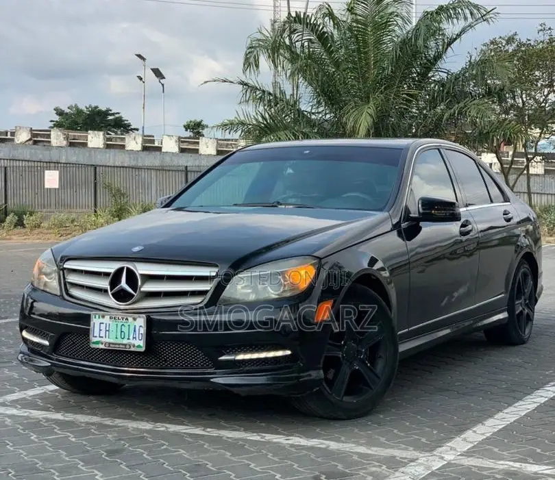 Mercedes-Benz C300 Sport 4Matic Sedan AWD (3.0L 6cyl 7A) 2011 Black