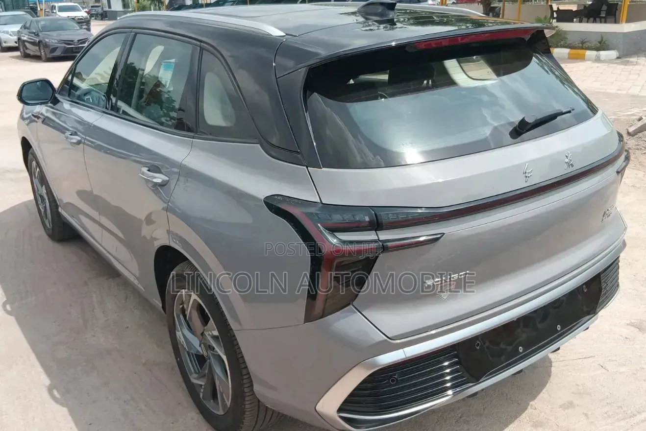 New Hongqi E-HS3 52.5 kWh FWD 2023 White