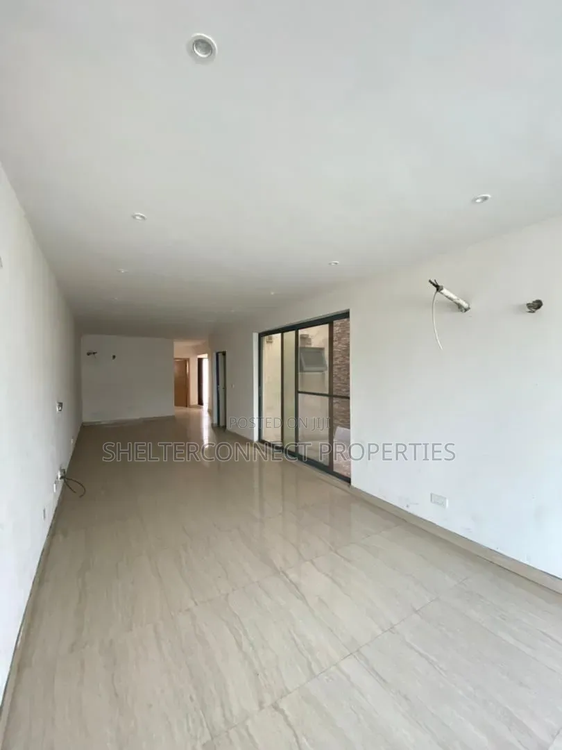 4bdrm Duplex in Chevron for rent