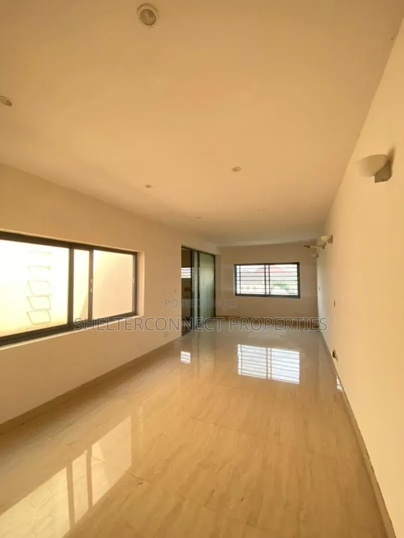 4bdrm Duplex in Chevron for rent