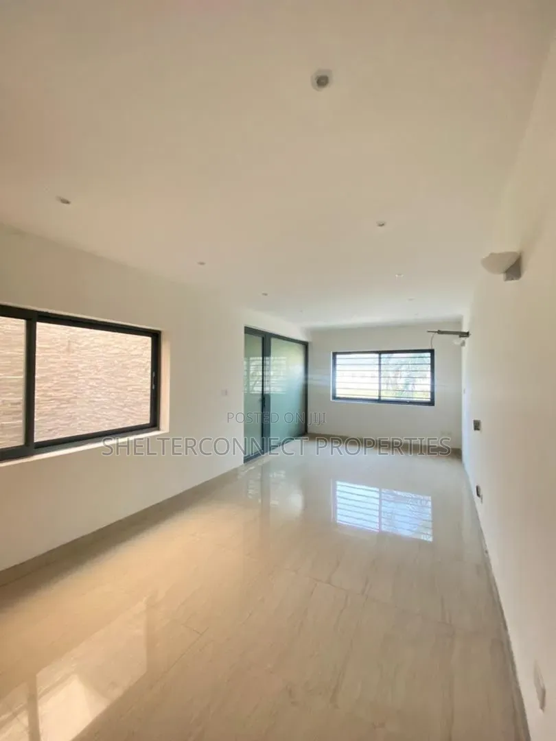 4bdrm Duplex in Chevron for rent