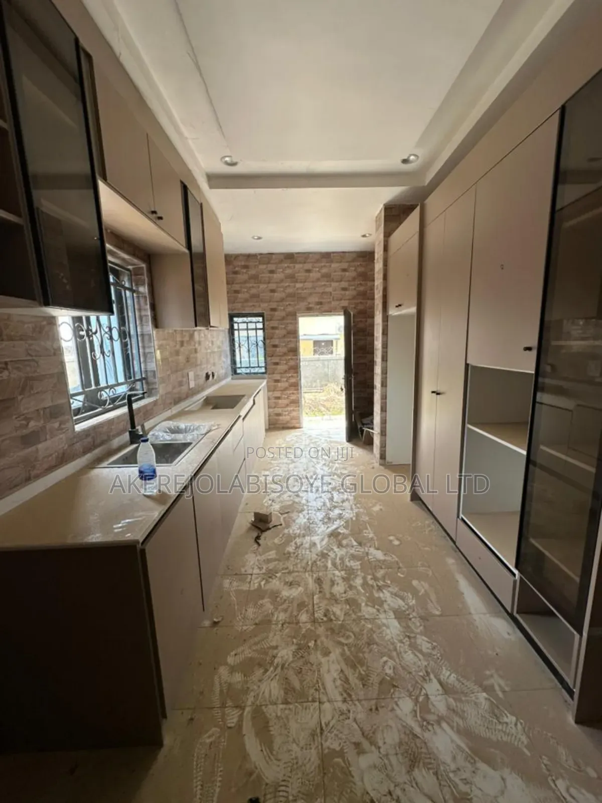 4bdrm Duplex in In An Estate for rent