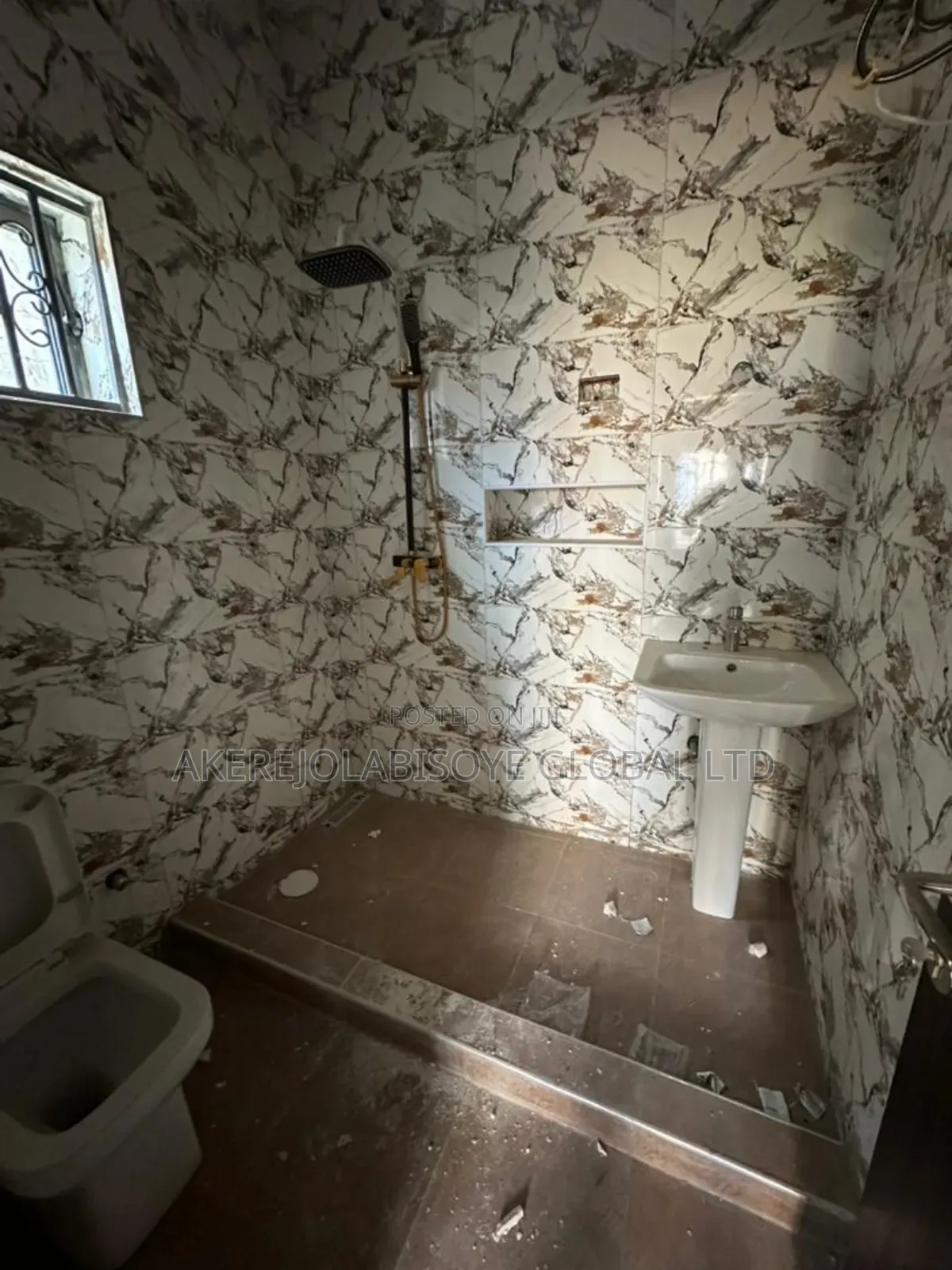 4bdrm Duplex in In An Estate for rent