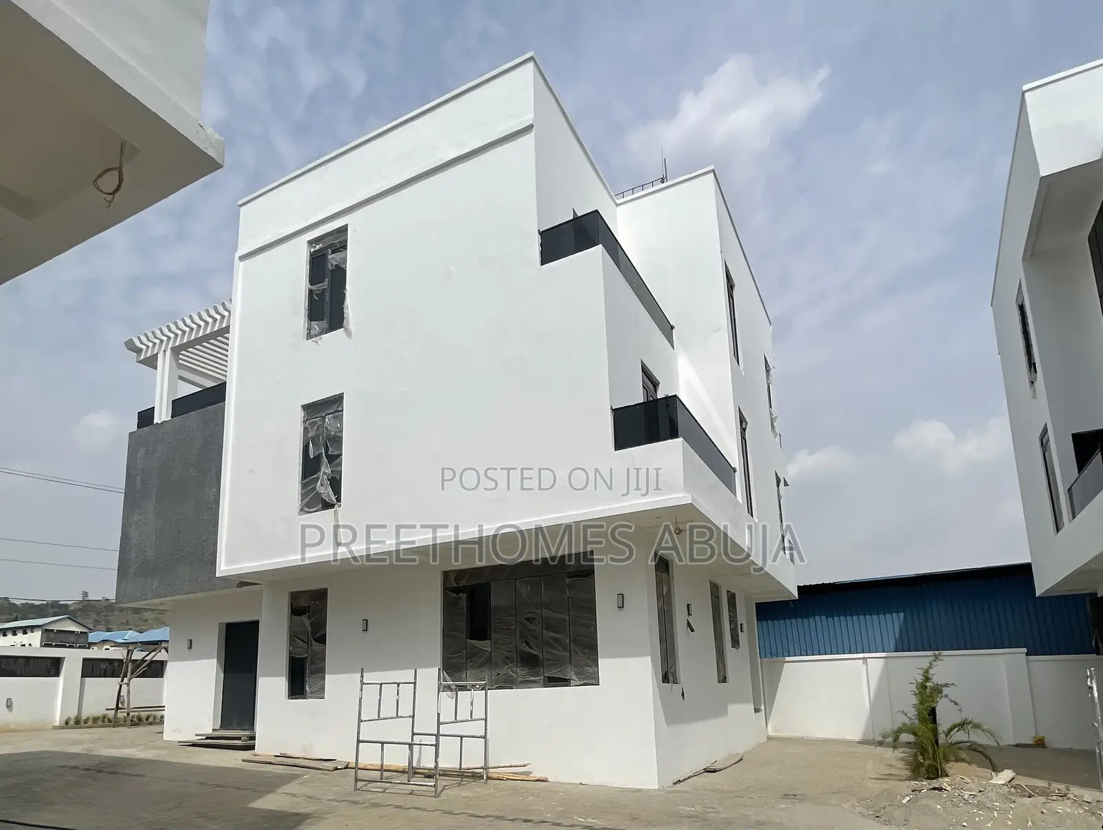 5bdrm Duplex in Life Camp for sale