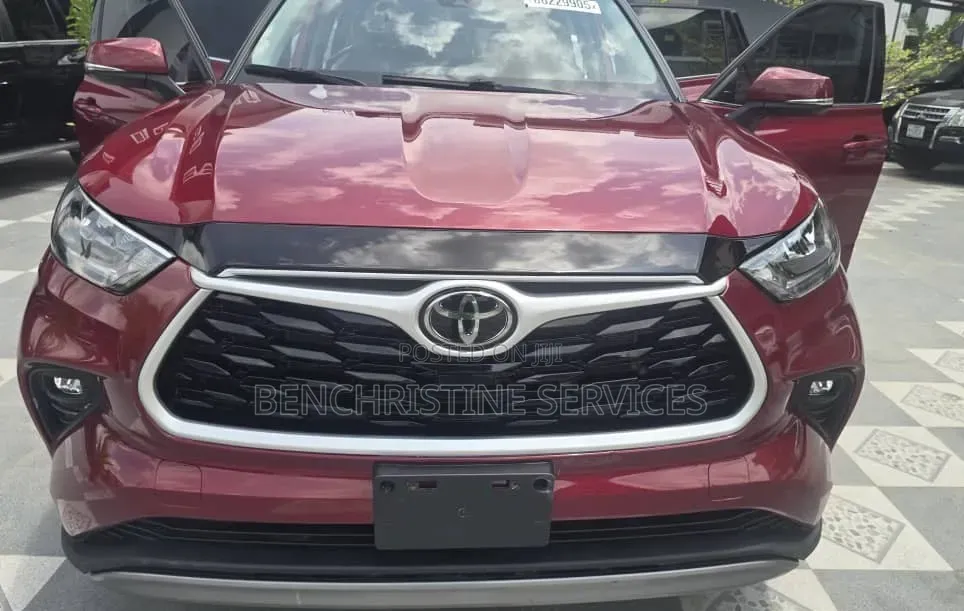 Toyota Highlander XLE 2022 Red