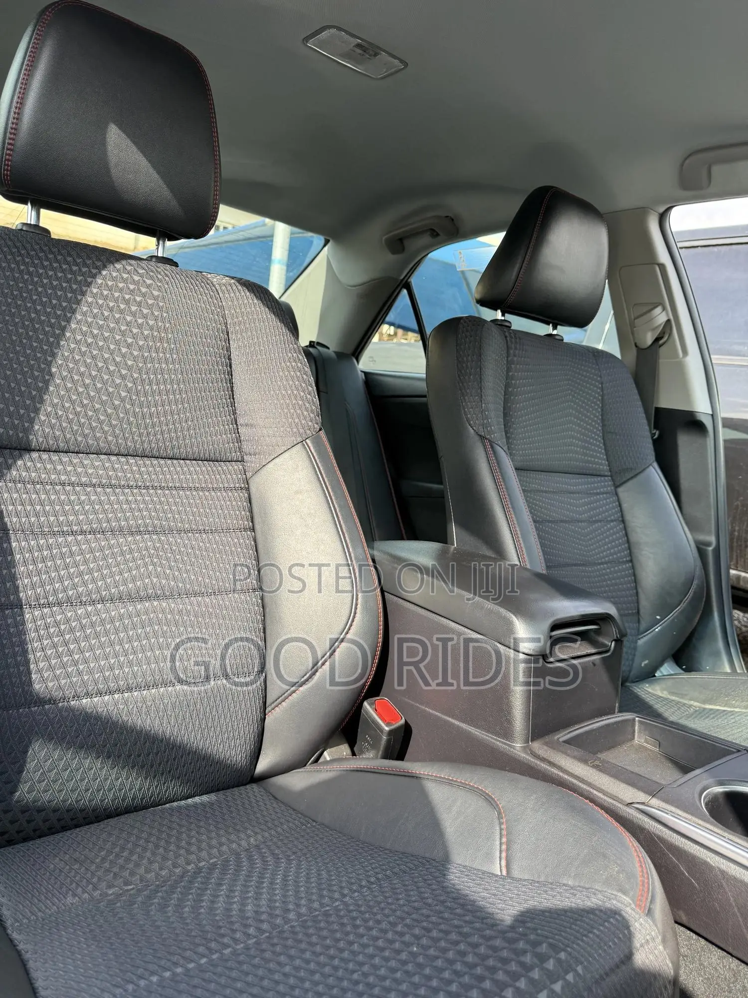 Toyota Camry SE 4dr Sedan (2.5L 4cyl 6A) 2016
