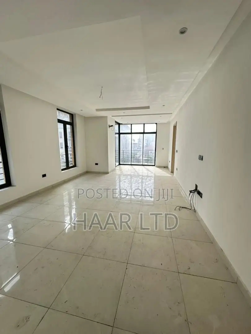 3bdrm Apartment in Lekki Phase 1 for sale