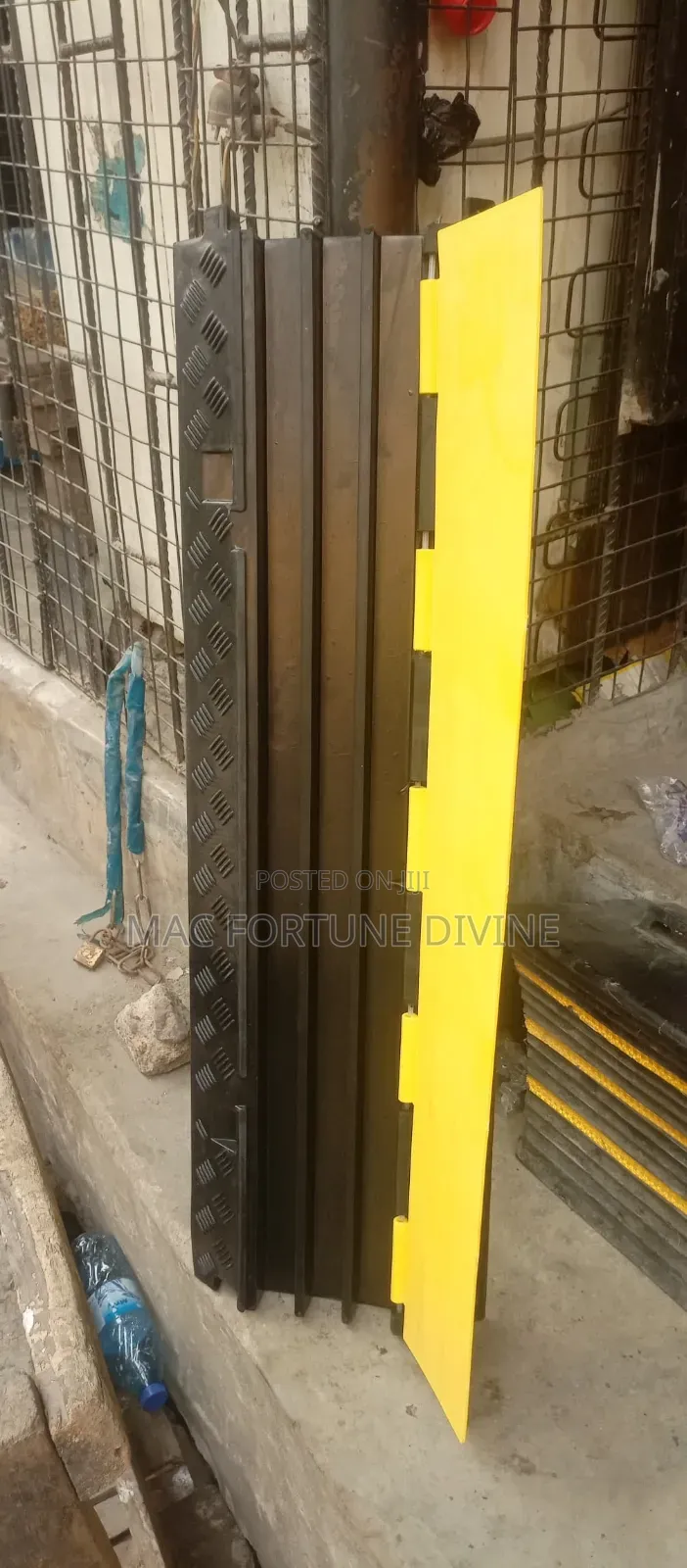Three Line Heavy-duty Rubber Cable Protector Ramp [45k For A Meter]