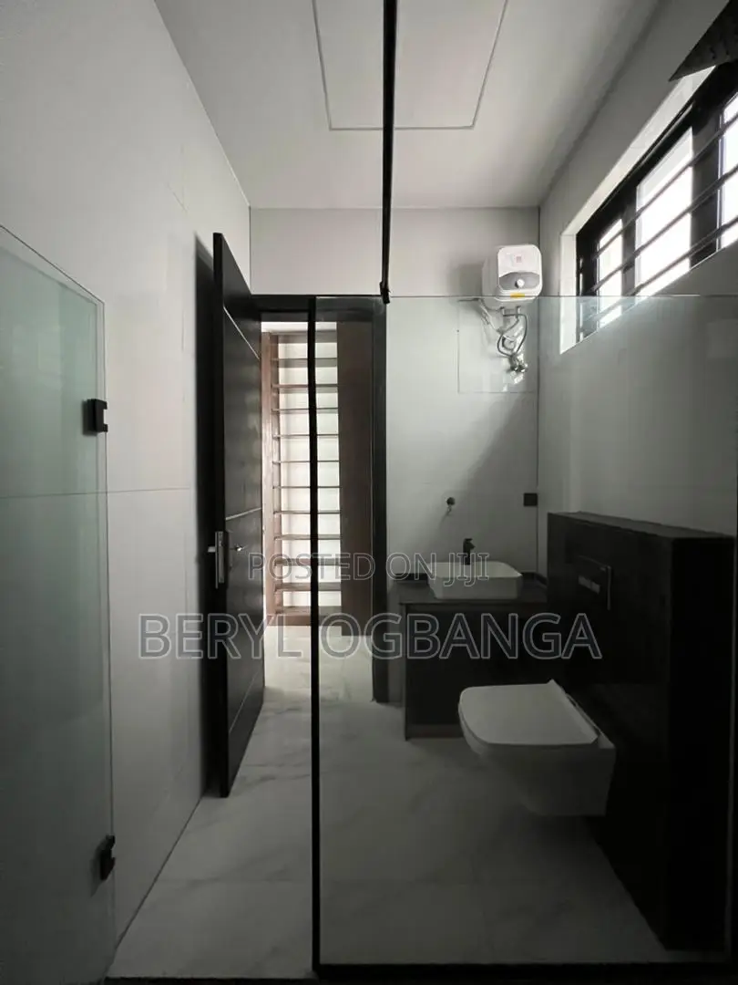 4bdrm Duplex in Lekki Phase 2 for sale