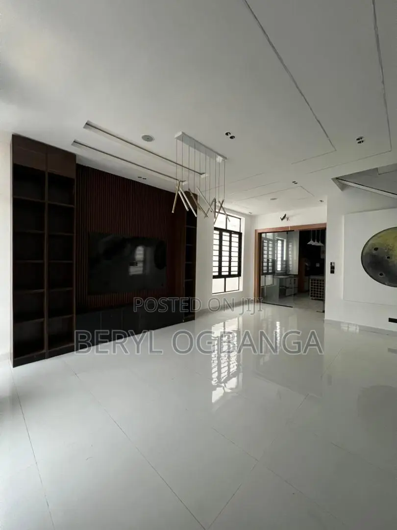 4bdrm Duplex in Lekki Phase 2 for sale