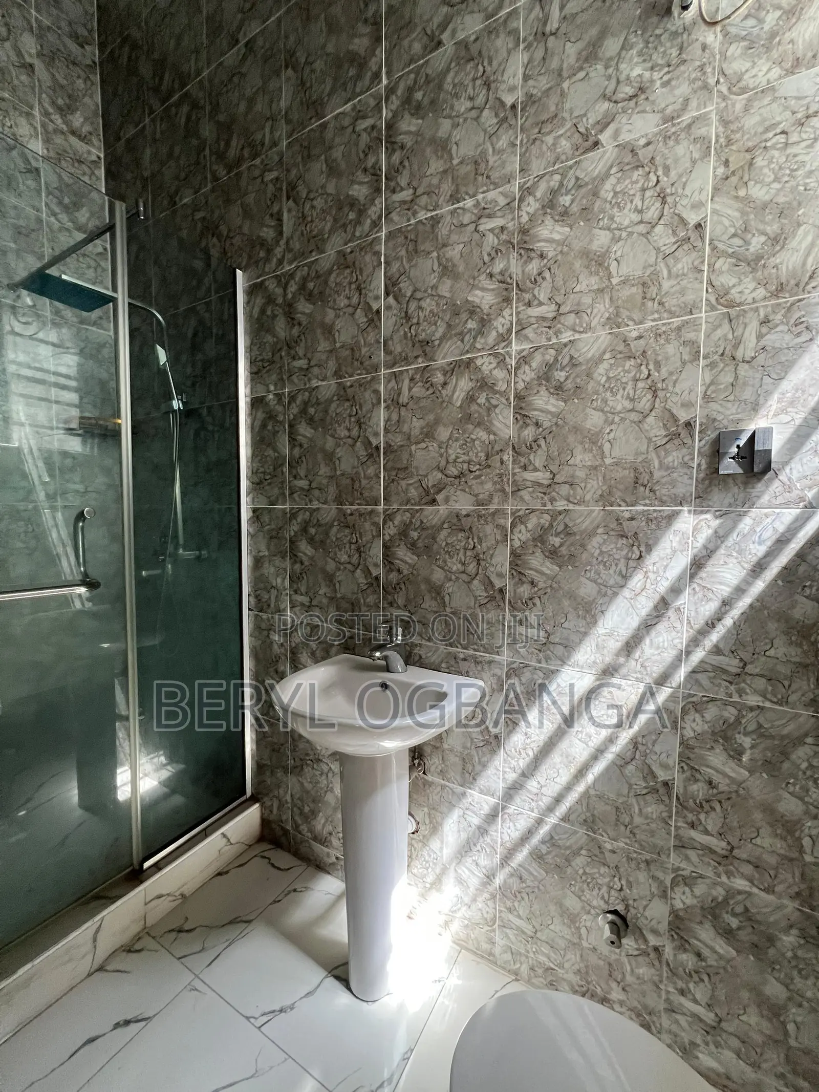4bdrm Duplex in Lekki Phase 2 for rent
