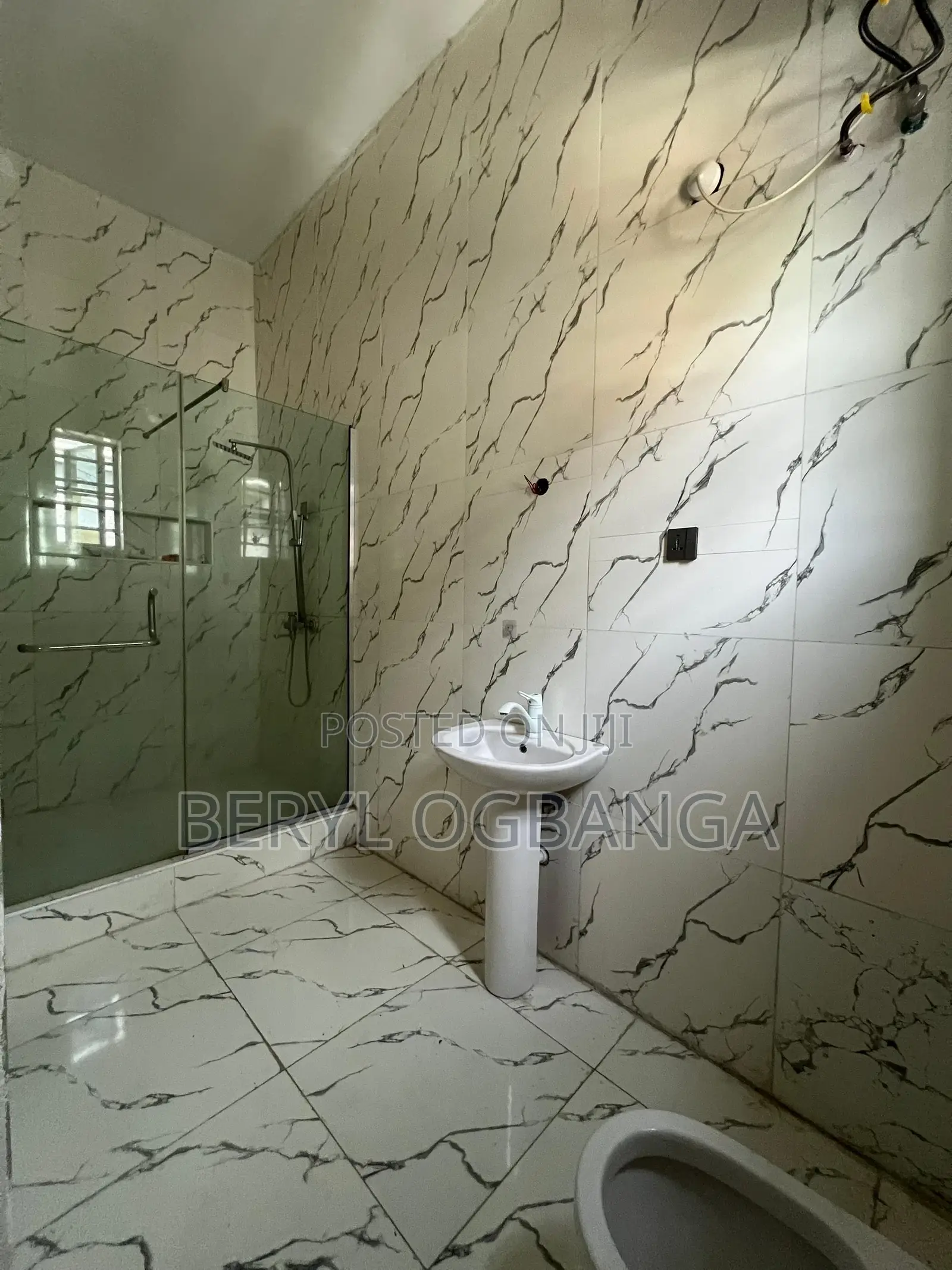 4bdrm Duplex in Lekki Phase 2 for rent