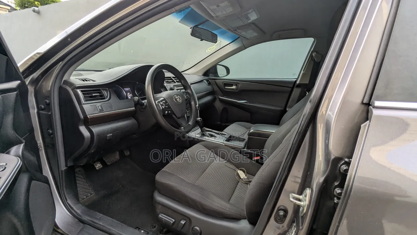 Toyota Camry LE 4dr Sedan (2.5L 4cyl 6A) 2017 Gray