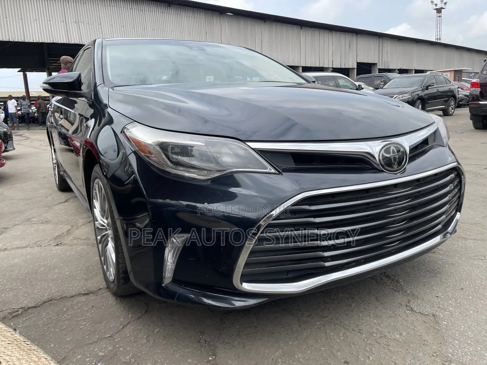 Toyota Avalon Limited Sedan FWD (3.5L 6cyl 6A) 2017 Gray