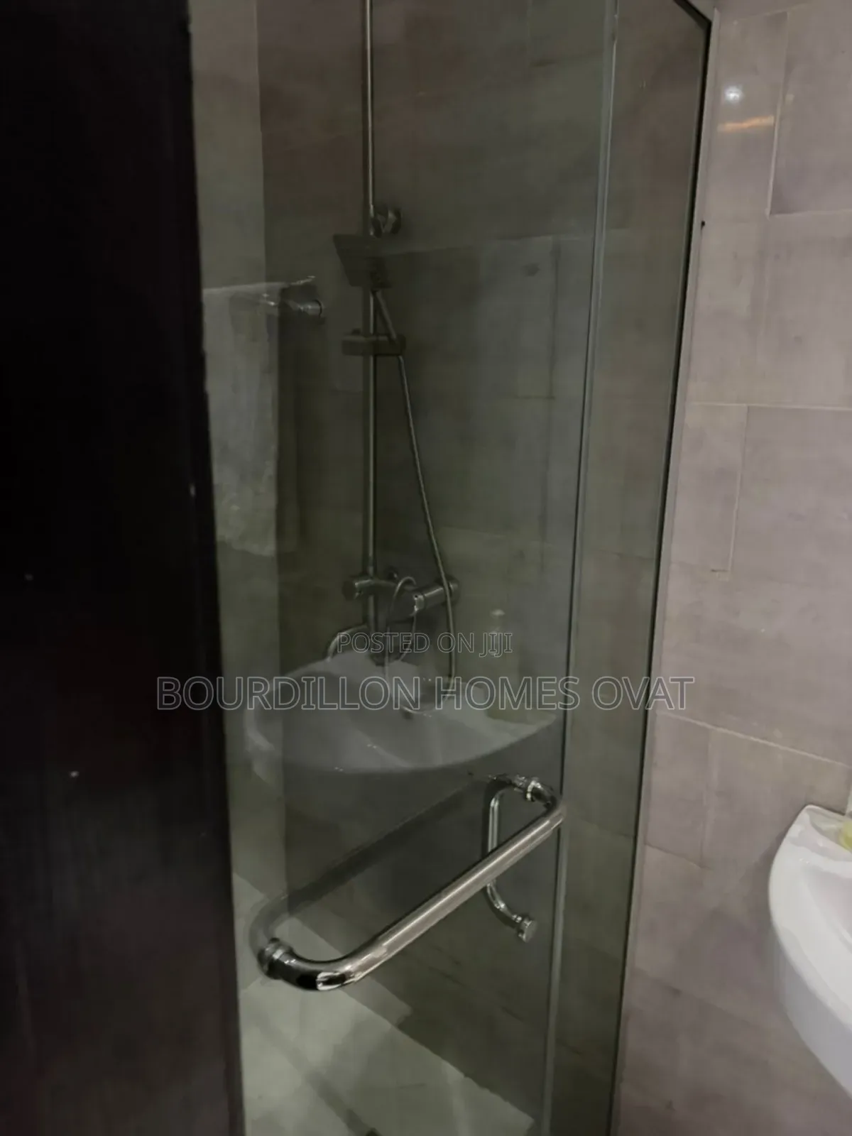 Furnished 3bdrm Block of Flats in Lekki Phase 1 for rent