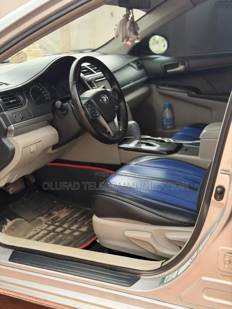 Toyota Camry SE 4dr Sedan (2.5L 4cyl 6A) 2013 Silver