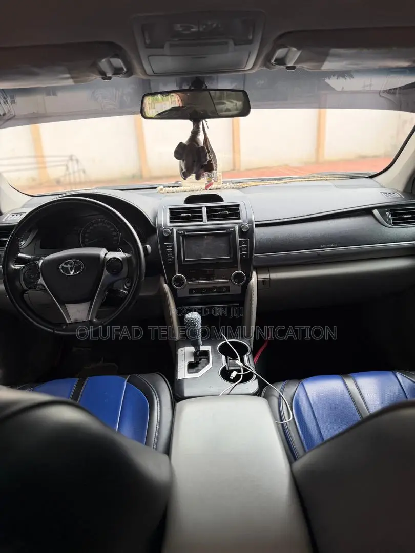 Toyota Camry SE 4dr Sedan (2.5L 4cyl 6A) 2013 Silver