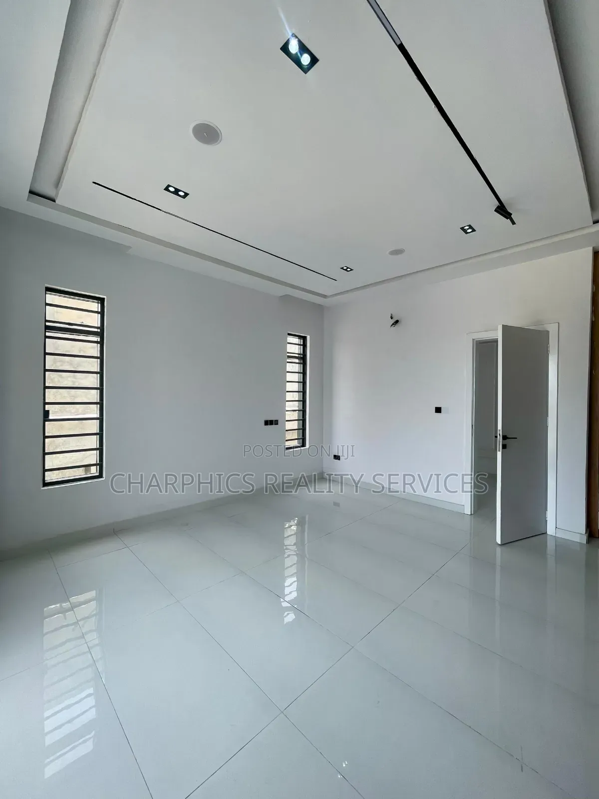 4bdrm Duplex in Ikota for sale