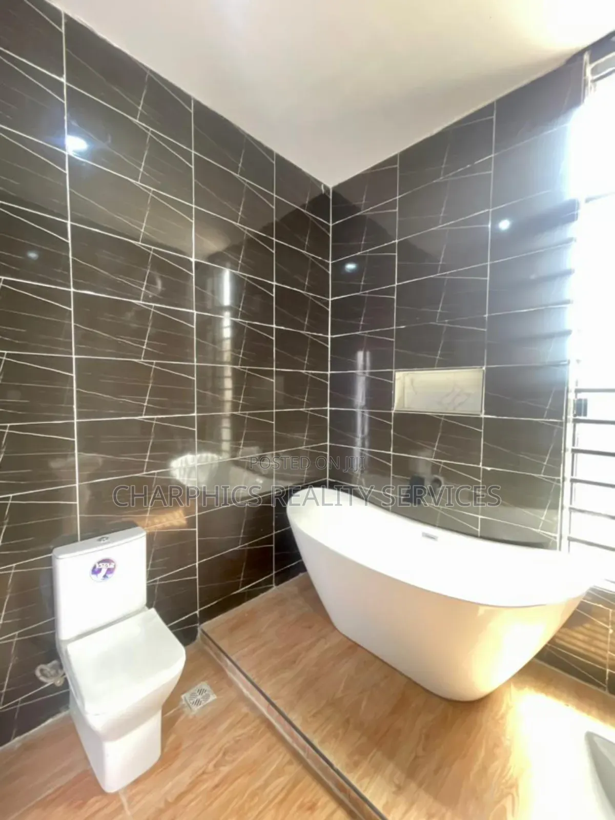 4bdrm Duplex in Ikota for sale