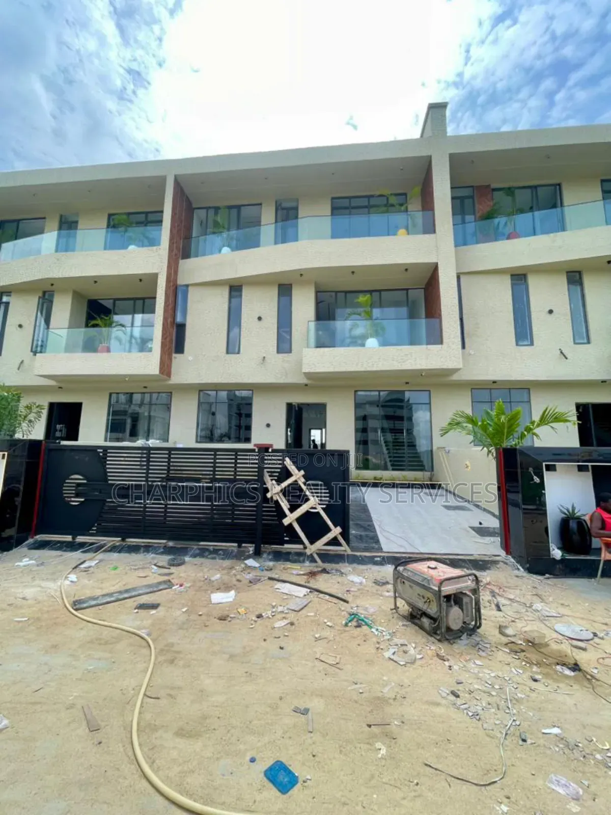 5bdrm Duplex in Lekki Phase 1 for sale