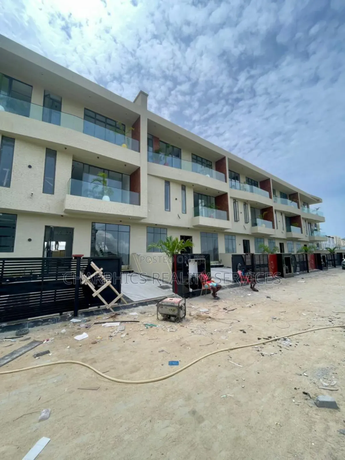 5bdrm Duplex in Lekki Phase 1 for sale
