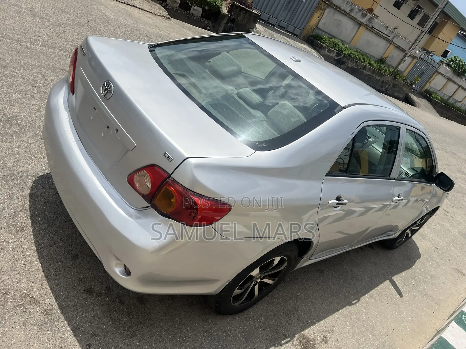 Toyota Corolla LE 4dr Sedan (1.8L 4cyl 4A) 2010 Silver