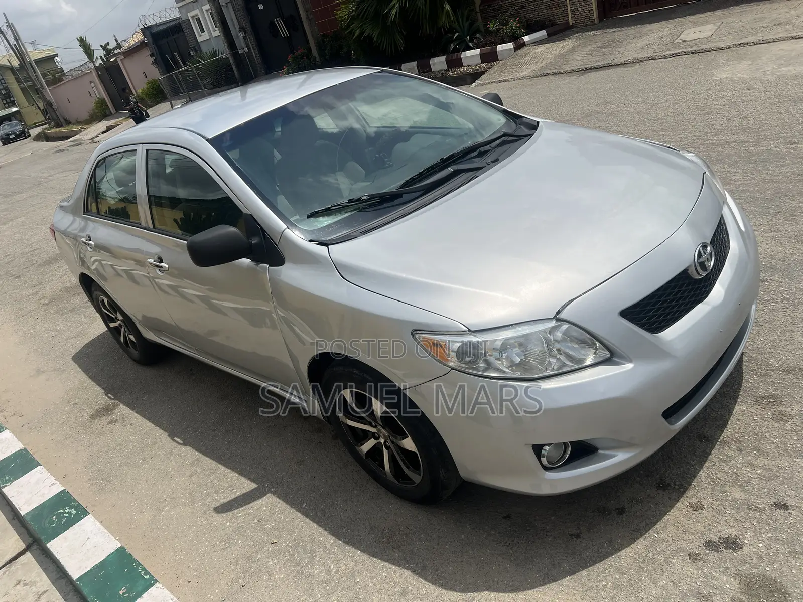 Toyota Corolla LE 4dr Sedan (1.8L 4cyl 4A) 2010 Silver