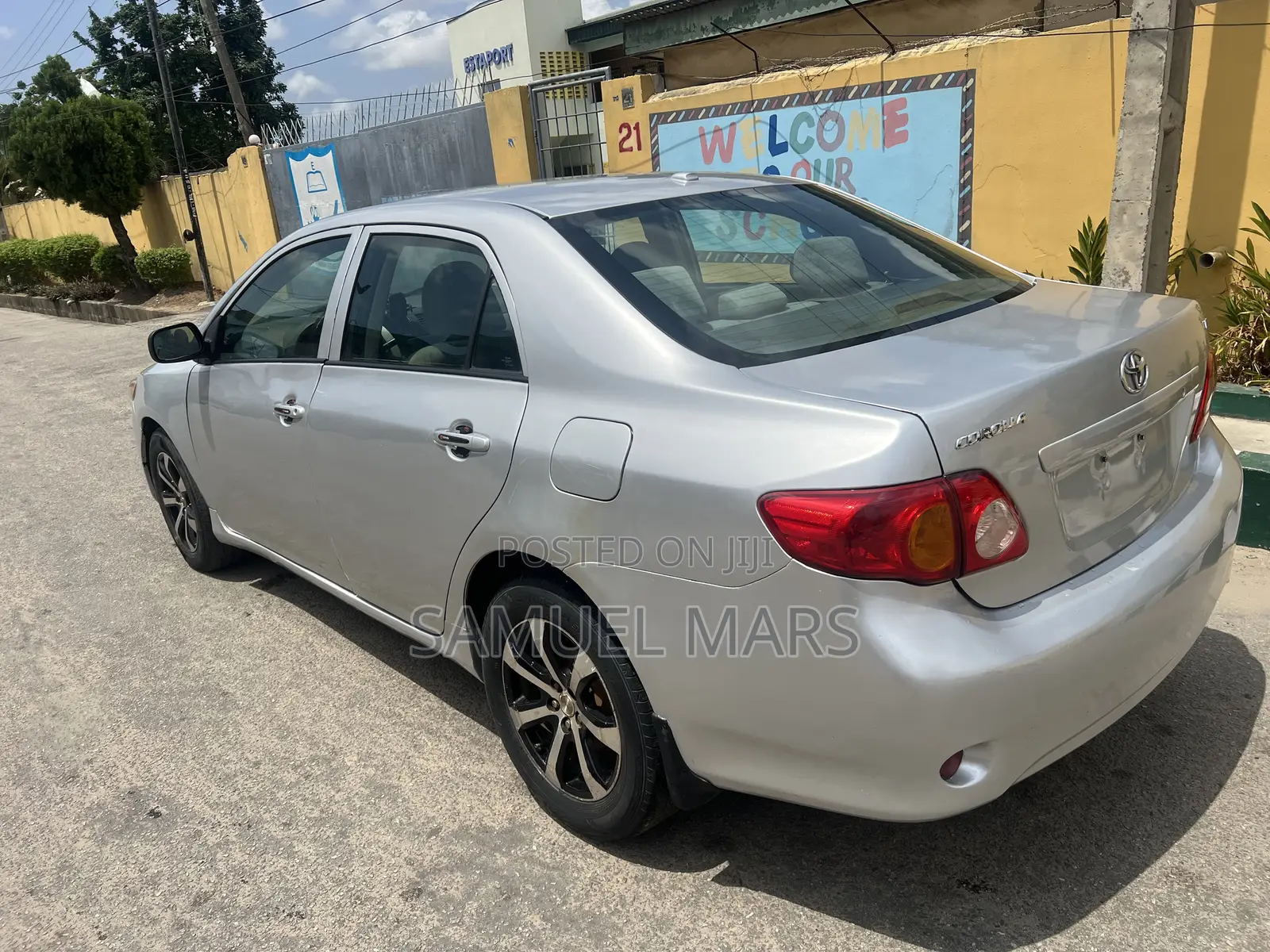 Toyota Corolla LE 4dr Sedan (1.8L 4cyl 4A) 2010 Silver