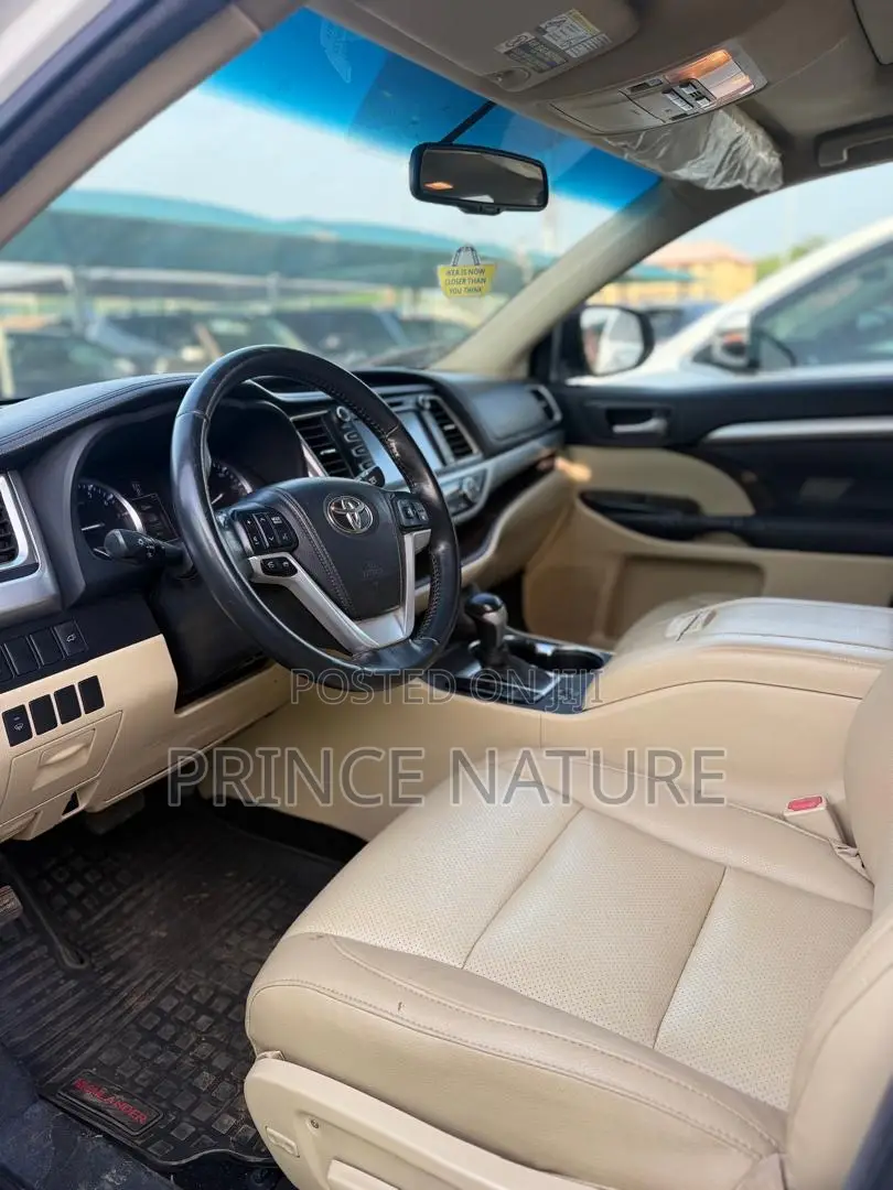Toyota Highlander XLE 4dr SUV (3.5L 6cyl 6A) 2015 White