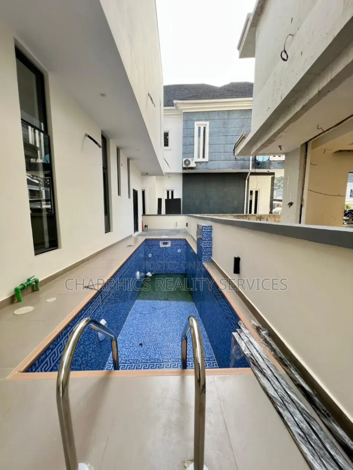 5bdrm Duplex in Lekki Phase 2 for sale