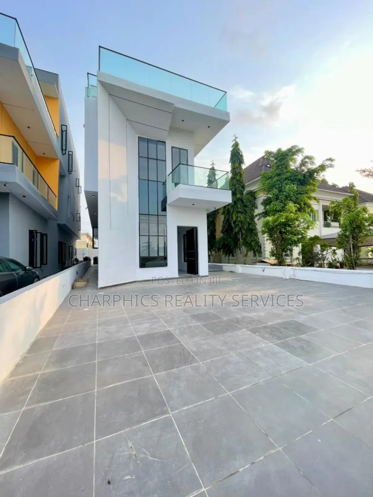 6bdrm Duplex in Lekki Phase 2 for sale
