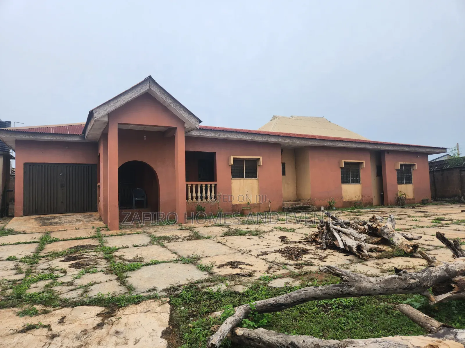 4bdrm Bungalow in Onifila Estate, Iwo Road for sale