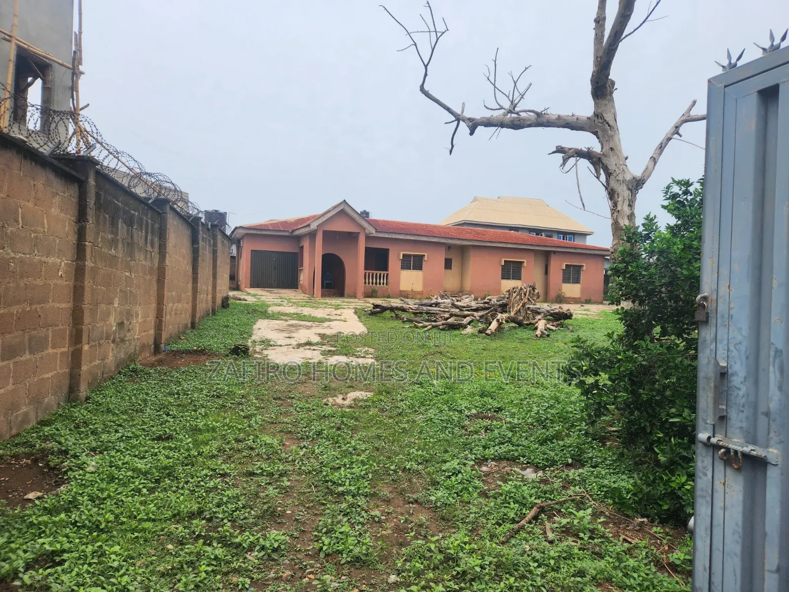 4bdrm Bungalow in Onifila Estate, Iwo Road for sale