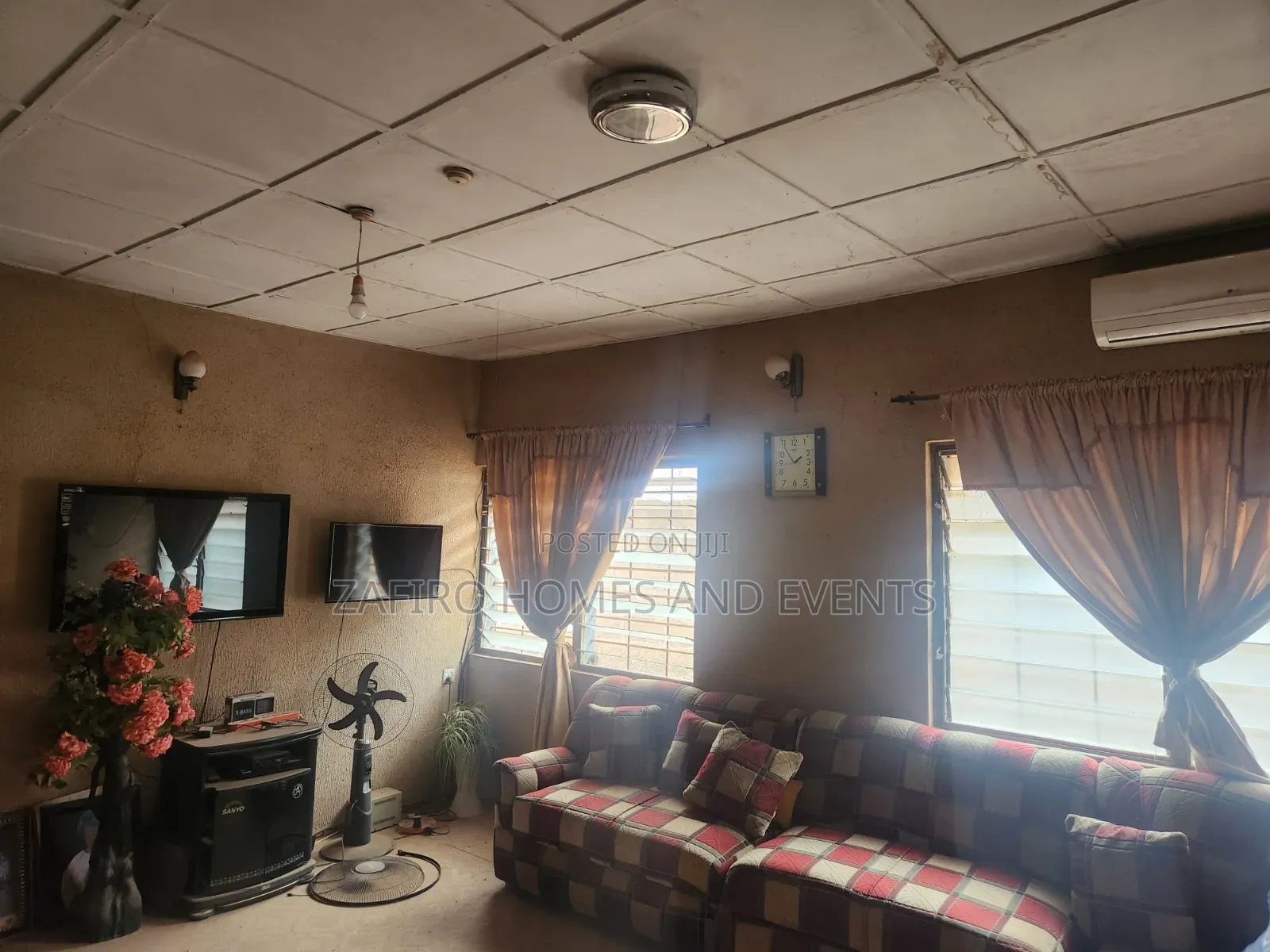 4bdrm Bungalow in Onifila Estate, Iwo Road for sale