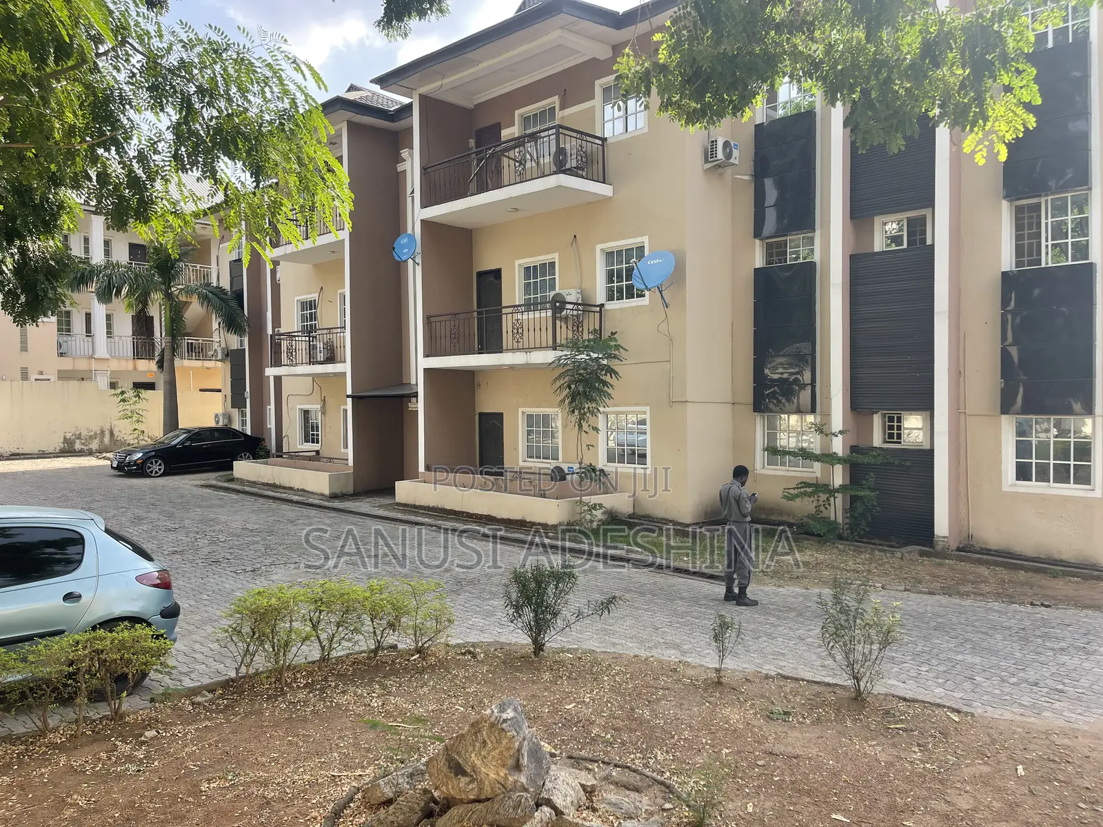 3bdrm Block of Flats in Utako Main,Close To for sale