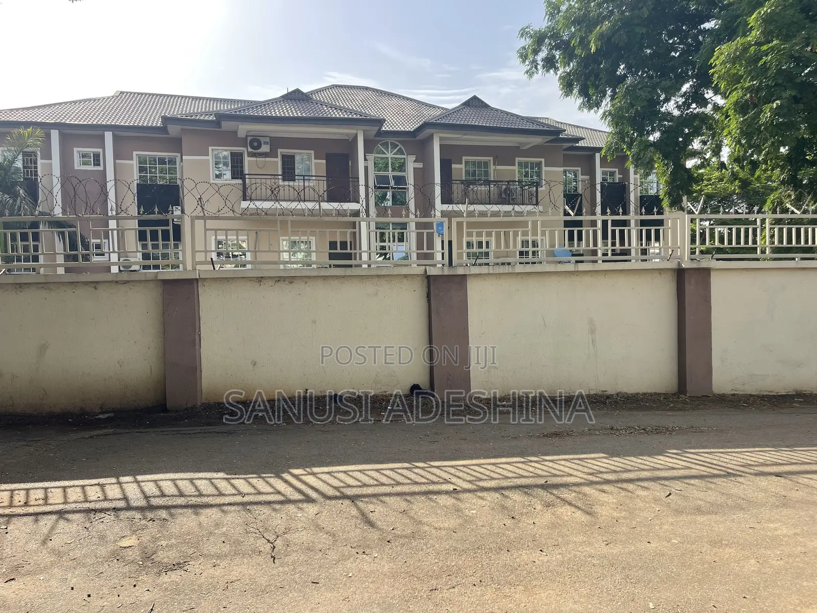 3bdrm Block of Flats in Utako Main,Close To for sale