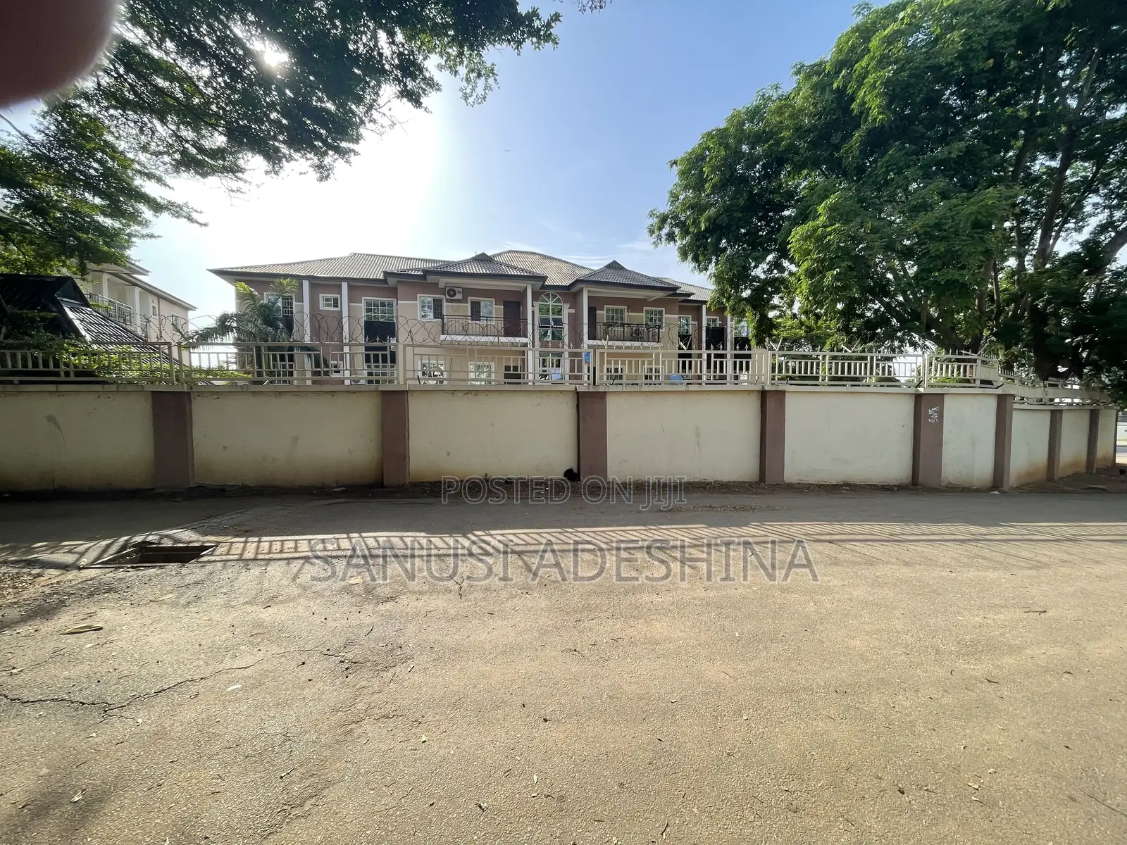 3bdrm Block of Flats in Utako Main,Close To for sale