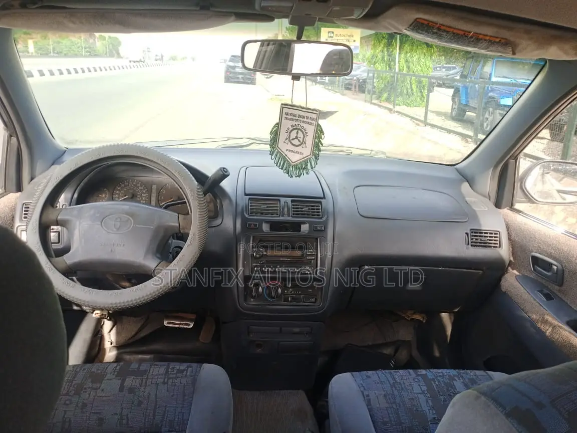 Toyota Picnic 2.0 FWD 2002 Silver