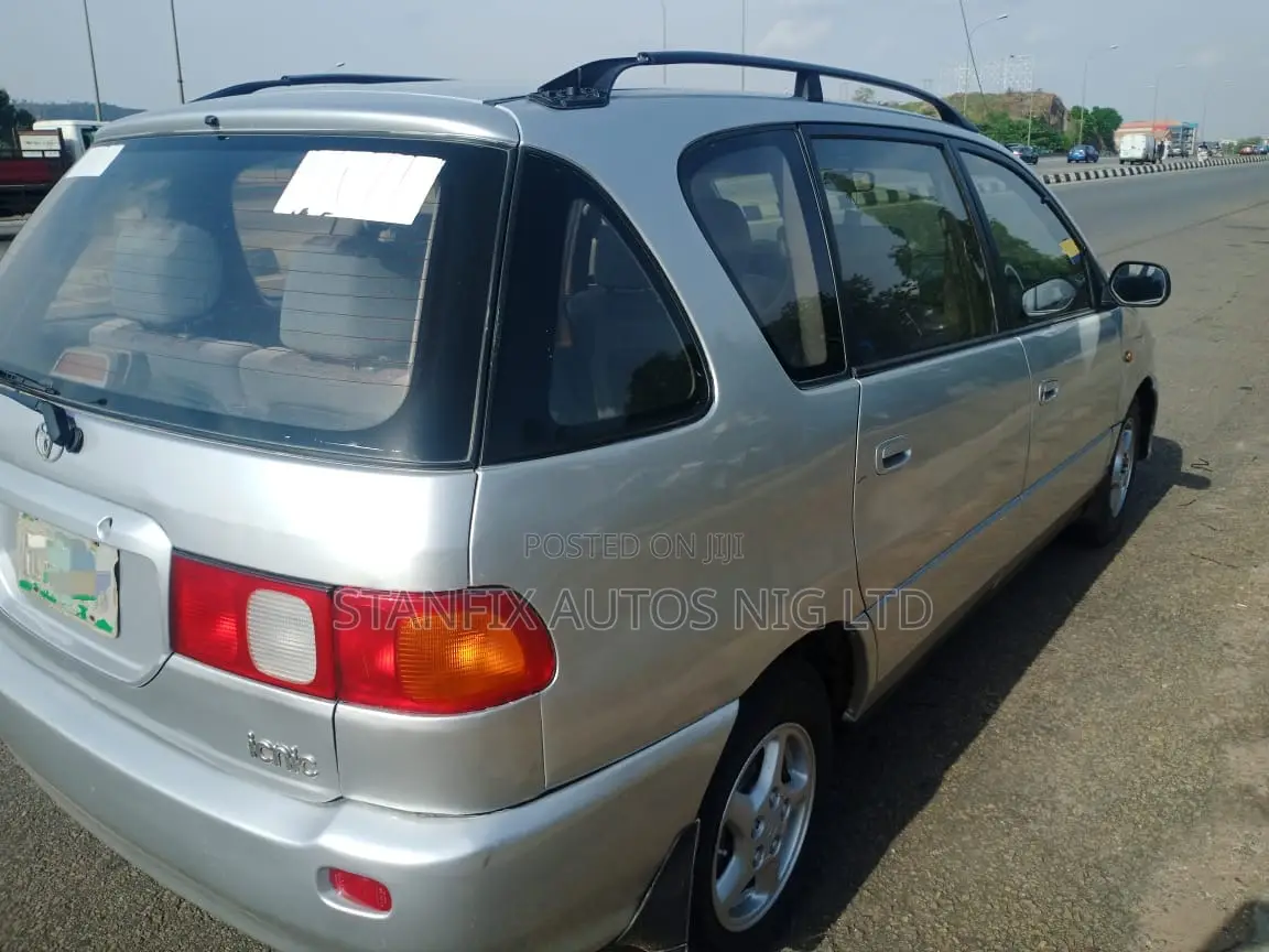 Toyota Picnic 2.0 FWD 2002 Silver