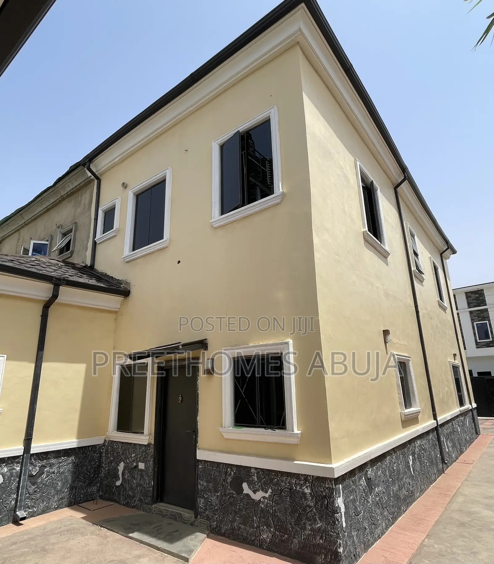 Semi-Detached Terrace for Sale