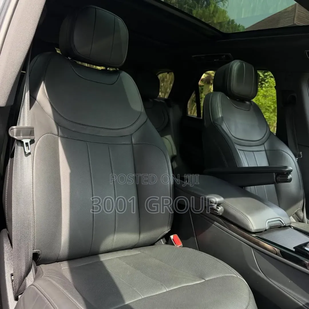 Land Rover Range Rover Velar 2025 Black