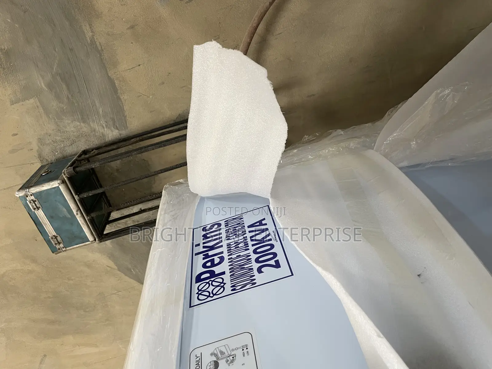 Perkins Soundproof Diesel Generator 200kva  % Copper
