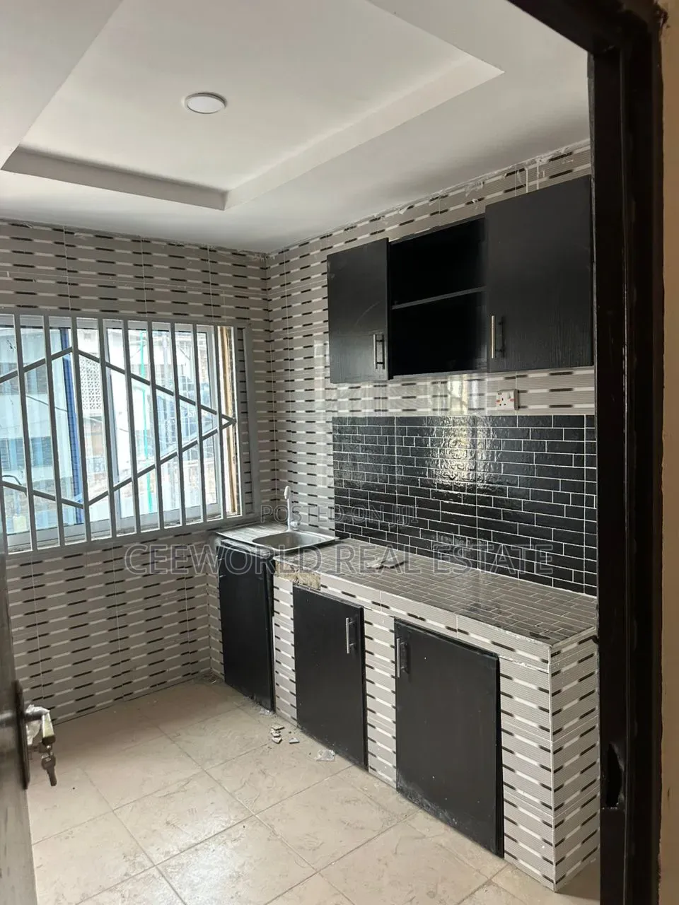 3bdrm Apartment in Ajeigbe Ringroad for rent