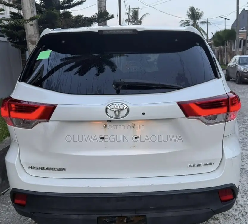 Toyota Highlander XLE 4dr SUV AWD (3.5L 6cyl 6A) 2014 White